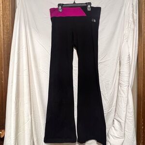 ✨DISCOUNTED✨ The North Face Flared Black and Pink Yoga Leggings